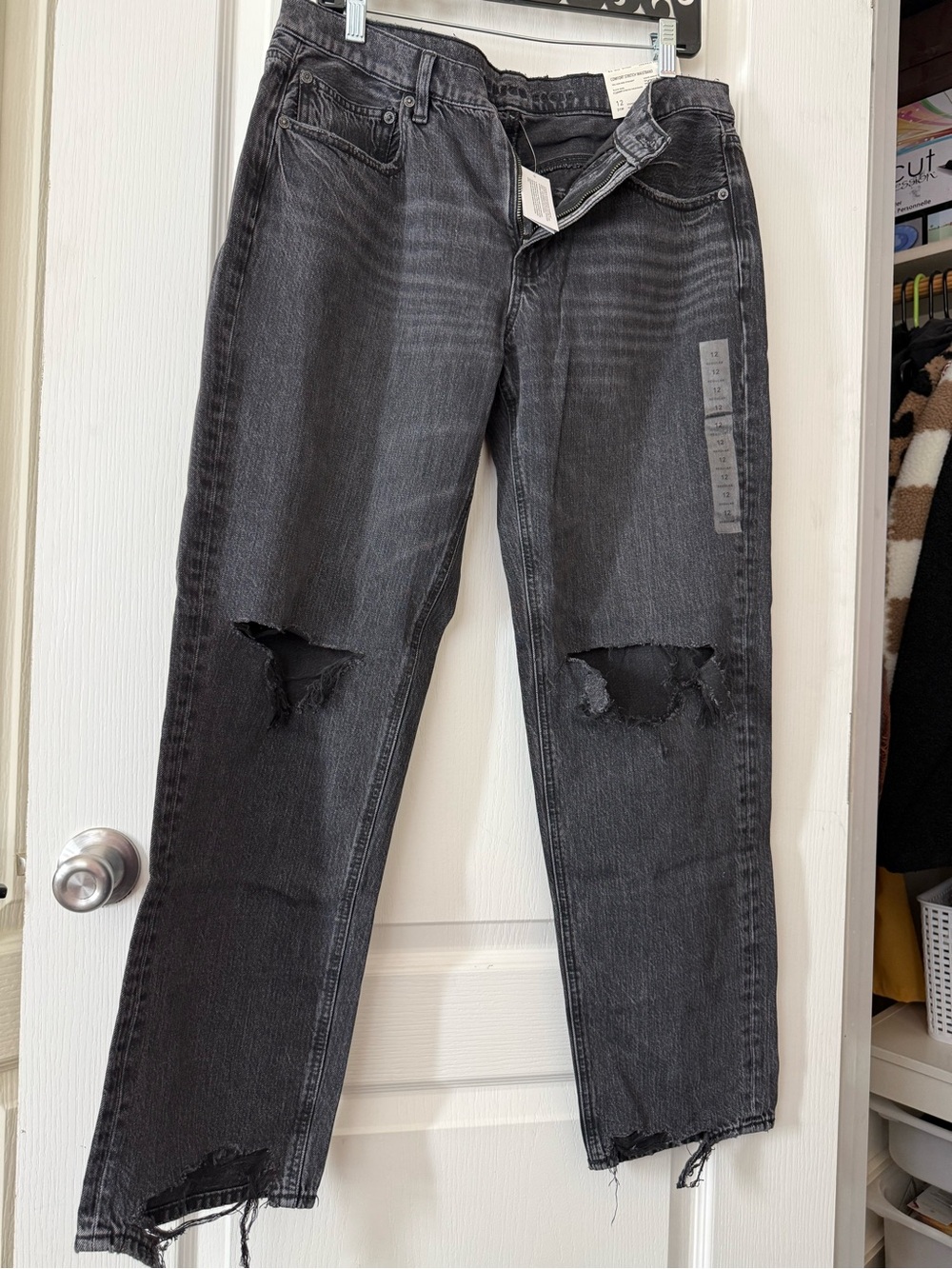 American Eagle ’90s Low-Rise Straight Distressed Jeans – Black Marl